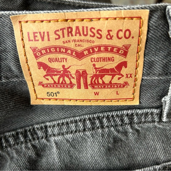 Levi’s 501’s - Cropped - Raw Hem - Faded Black - Size 26 - Picture 4 of 8
